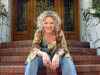 Shelley James